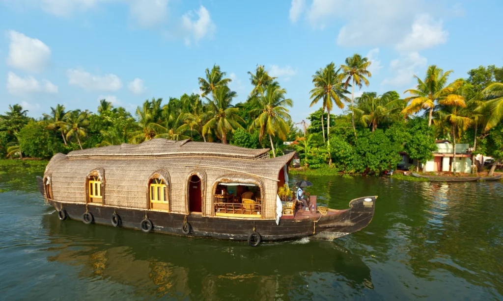houseboat-on-kerala-backwaters-india